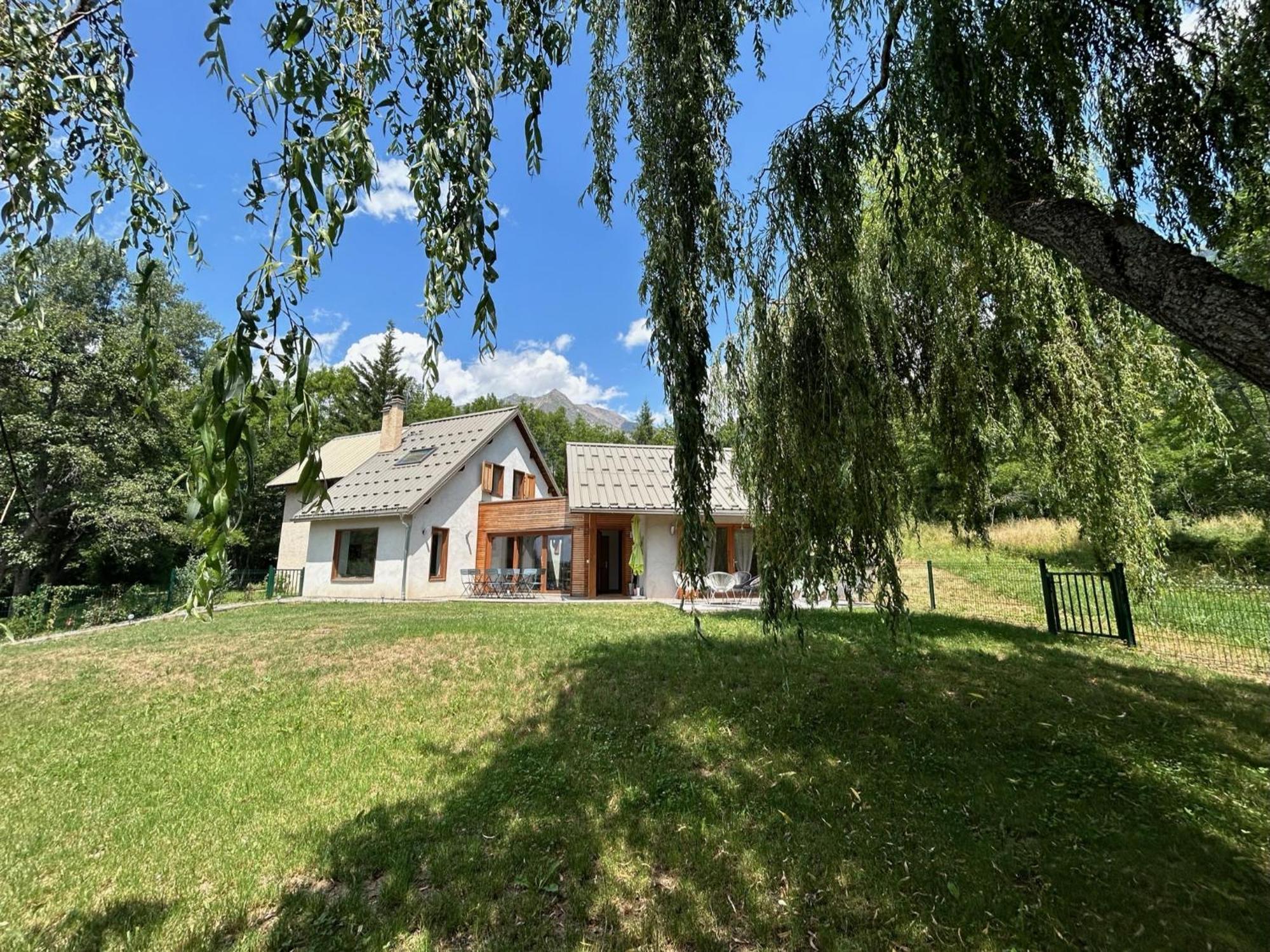 Maison Refaite A Neuf En Pleine Nature Puy-Saint-Eusebe المظهر الخارجي الصورة